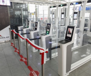 Na wrocławskim lotnisku zainstalowano bramki do automatycznej kontroli granicznej