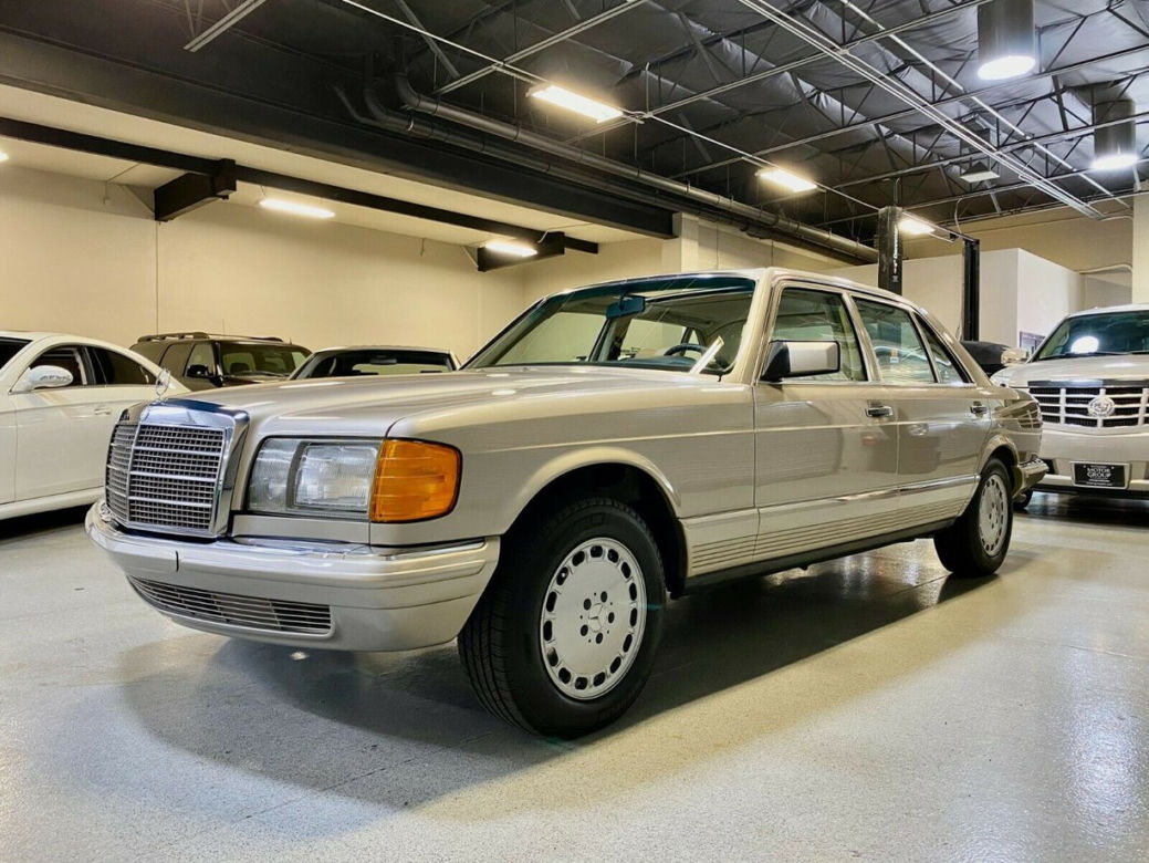 Mercedes W126 z przebiegiem 4696 km