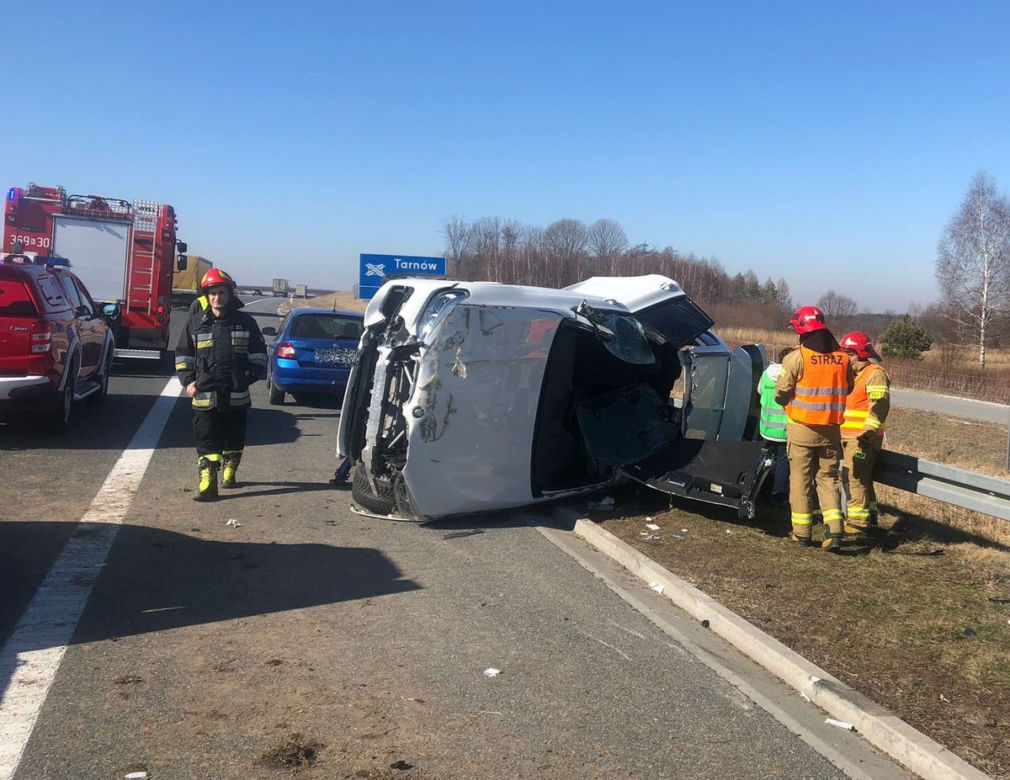 Dwie Ukrainki dachowały na autostradzie. Znamy przyczynę wypadku