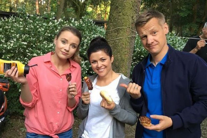 M jak miłość po wakacjach 2016. Olga (Katarzyna Grabowska), Kinga (Katarzyna Cichopek), Piotrek (Marcin Mroczek)
