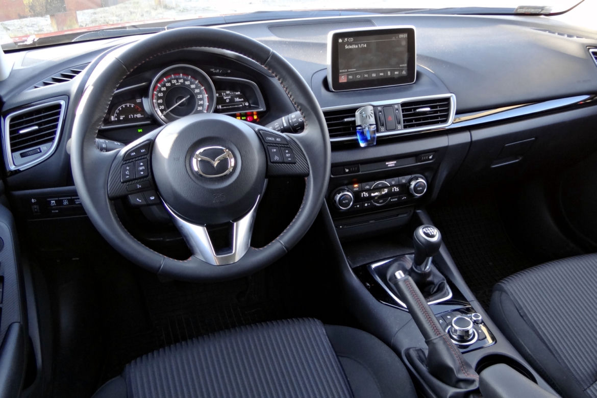 nowa Mazda 3