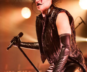 Skrupulatnie wyreżyserowany groteskowy spektakl okraszony nutą surrealizmu – Avatar zawładną Warszawą [RELACJA]