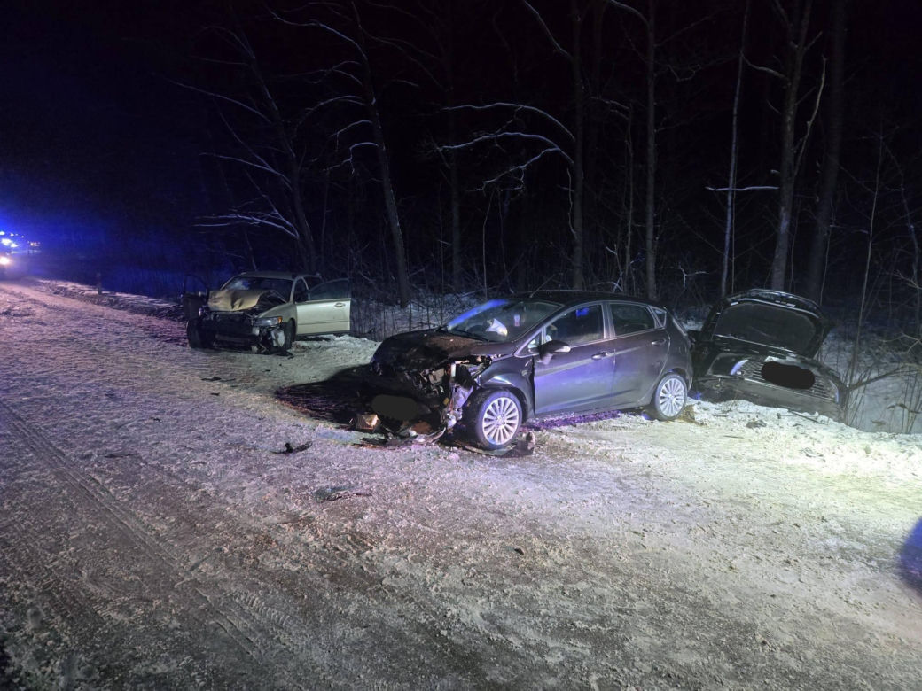 Groźny wypadek w Czarnowcu. Pięć osób rannych, w tym kobieta w ciąży i 7-letni chłopiec