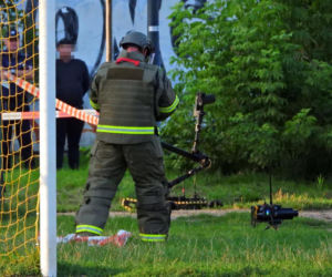 Tajemnicze pakunki znalezione na ławce w Warszawie