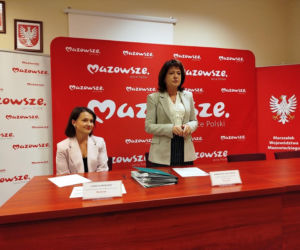 Mazowsze - podpisanie umów na inwestycje energetyczne oraz remont boiska w Mokobodach