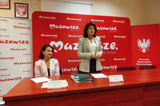 Mazowsze - podpisanie umów na inwestycje energetyczne oraz remont boiska w Mokobodach