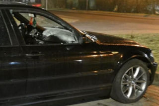 Ojciec z synem uszkodzili auto w Gostyniu. W środku byli ludzie