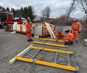 Potężne manewry strażaków na Pomorzu. Do akcji weszły psy ratownicze i policyjni antyterroryści