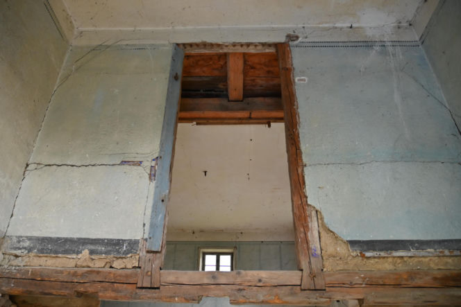 Przysłupowy dom w Twardocicach w czasie remontu