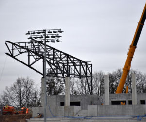 Pierwsze elementy dachu na stadionie w Szczecinie
