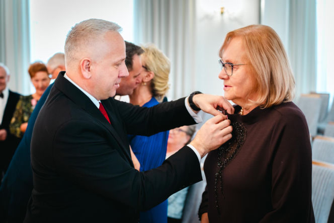 Złoty Gody par małżeńskich w Siedlcach - wręczenie pamiątkowych medali