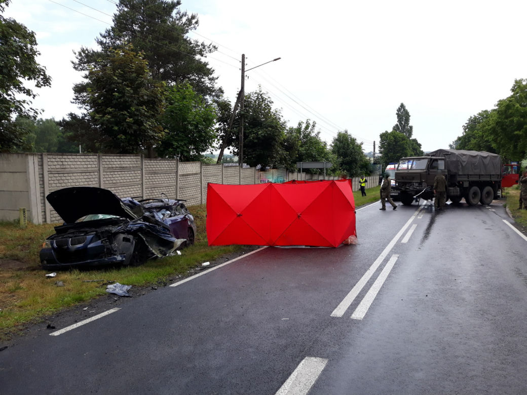 Młody strażak zginąl w wypadku samochodowym
