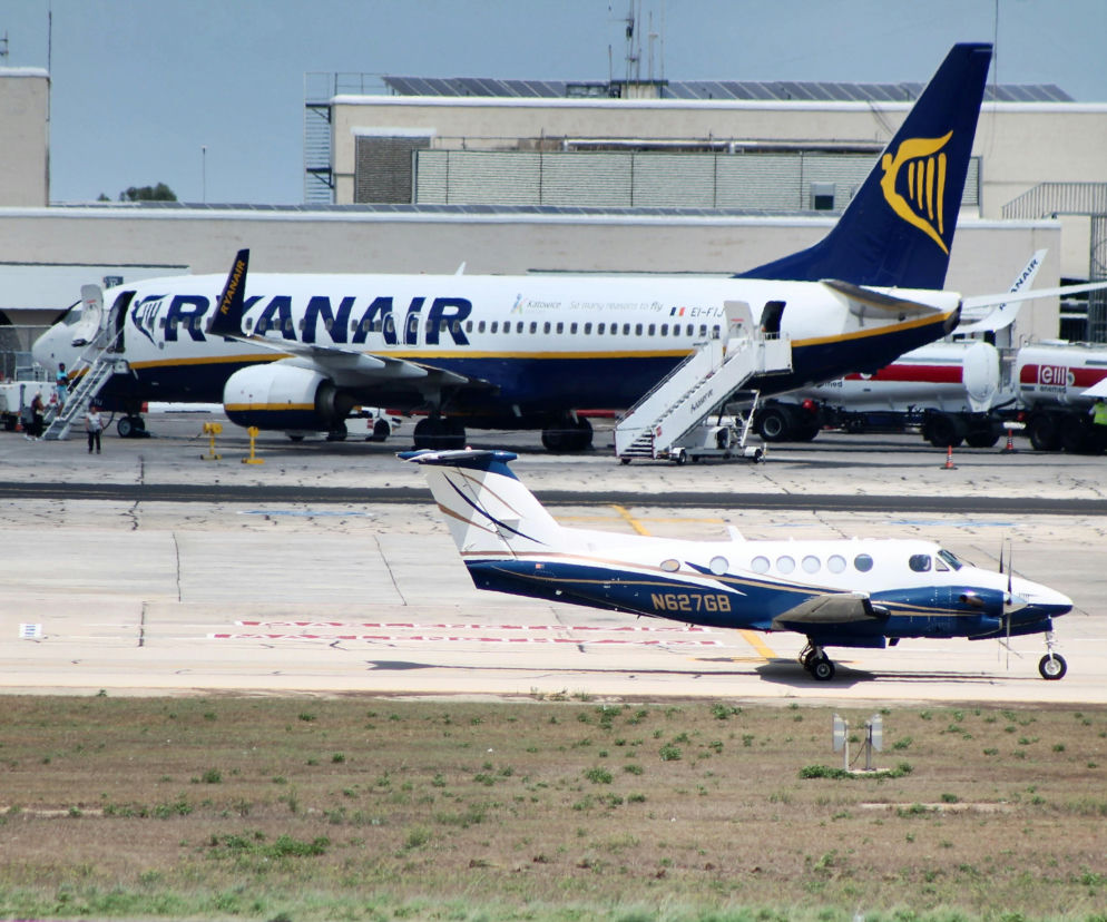 Panika na pokładzie Ryanair. Ewakuacja na lotnisku