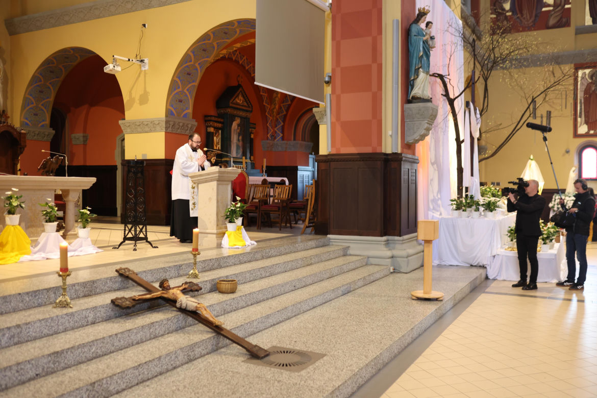 Święcenie pokarmów w strojach ludowych w Bytomiu