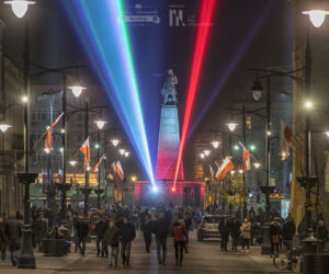 Pokaz laserów na placu Wolności
