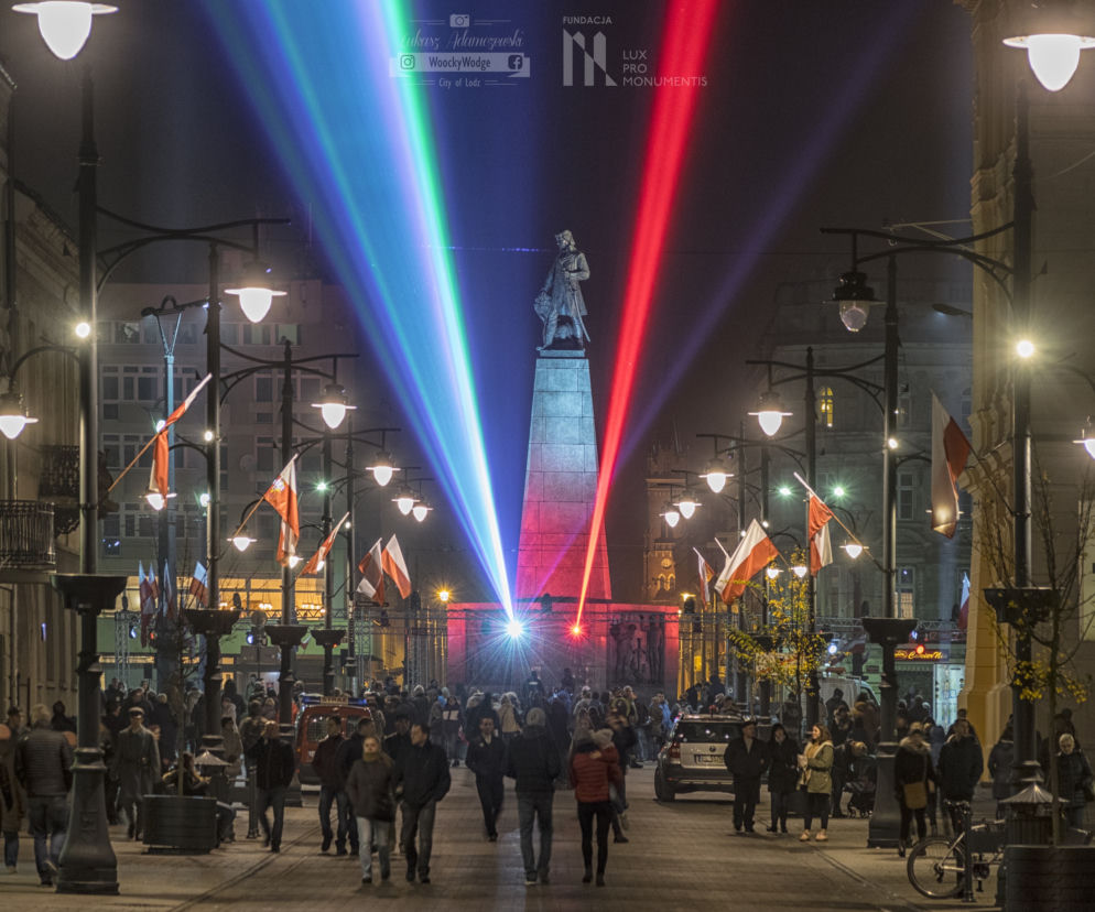 Pokaz laserów na placu Wolności