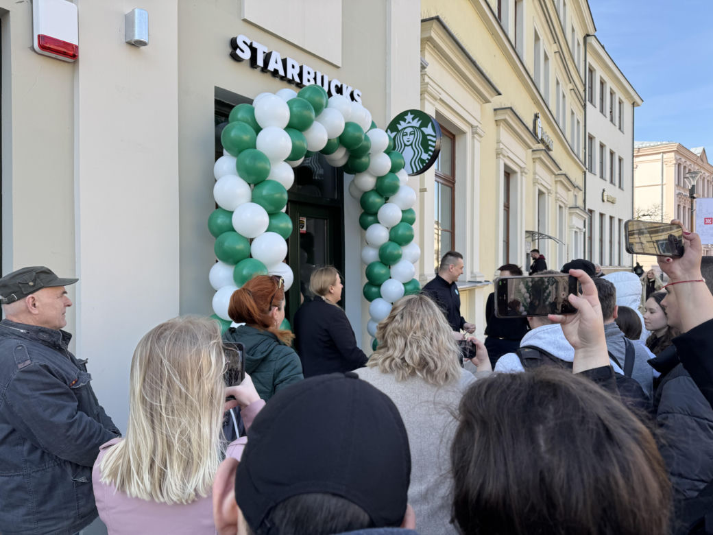 Pierwszy Starbucks w Lublinie otwarty! Jak lokal wygląda w środku? 
