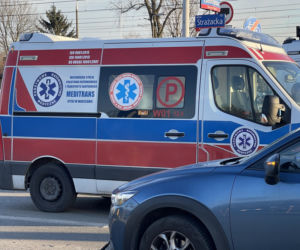 Potrąciła 10-latka na przejściu. Chłopca zabrała karetka