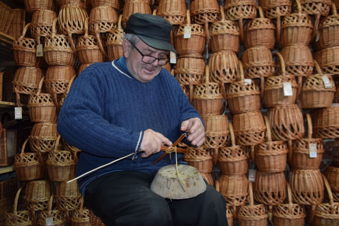 Rudnik nad Sanem. Tutaj powstają wielkanocne koszyki! [ZDJĘCIA]