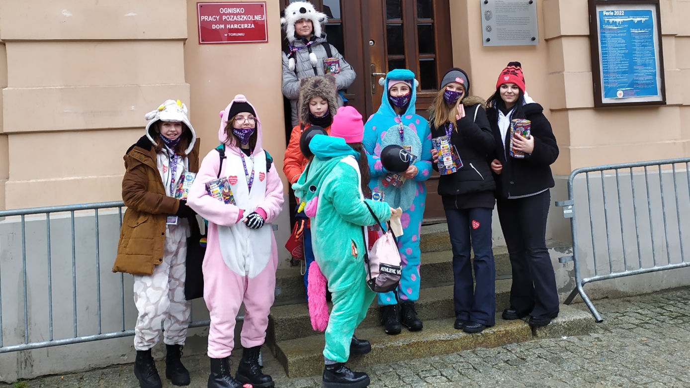 Gorące serca smagane wiatrem. Torunianie grają z WOŚP po raz trzydziesty! [FOTO]