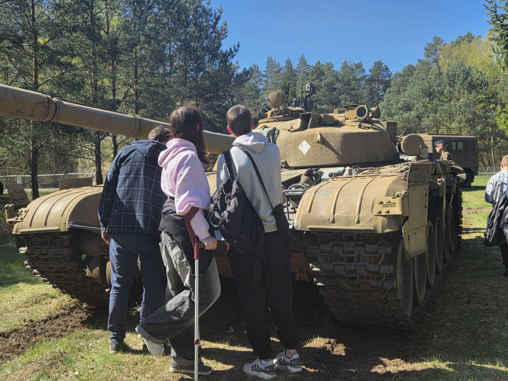 Huk silników, wojskowy klimat i tłumy gości. Wyjątkowa majówka w Osówcu