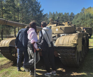 Huk silników, wojskowy klimat i tłumy gości. Wyjątkowa majówka w Osówcu