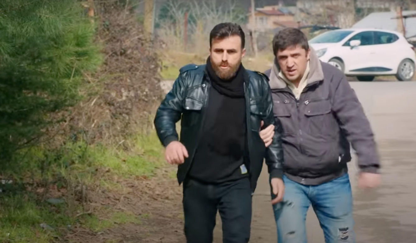Ege oświadczy się Melis i pomoże Bulentowi, który wda się w bójkę.