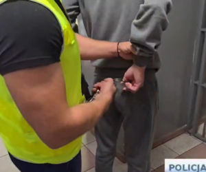 Awantura przed blokiem. 49-latek zginął od ciosów nożem! Para w areszcie
