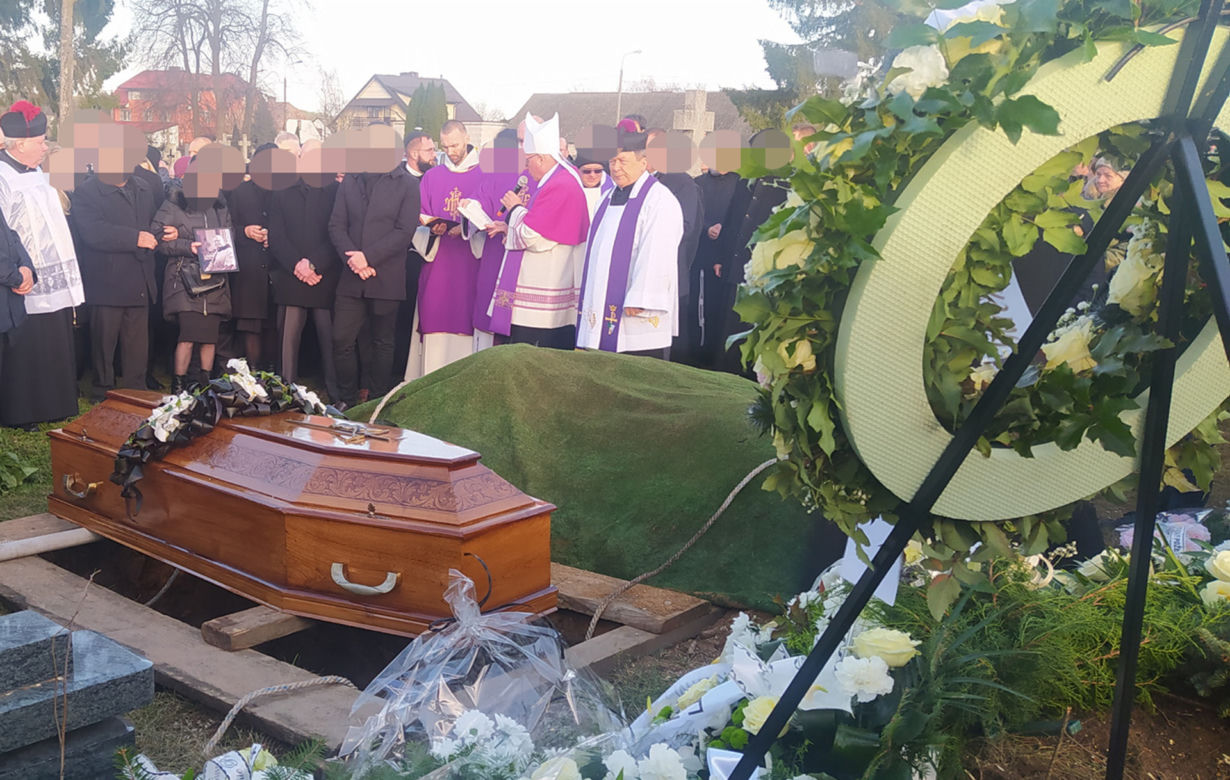 Ostatnie pożegnanie na cmentarzu