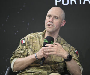 Warszawskie Targi Obronne. Scena Biała. Fire chat: Gen. Chmielewski o pasji do cyberbezpieczeństwa i i ekstremalnego biegania