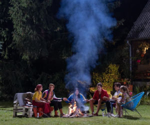 Barwy szczęścia odc. 1986. Oliwka (Wiktoria Gąsiewska), Justin (Jasper Sołtysiewicz), Magda (Natalia Sierzputowska), Mia (Maria Ruddick), Igor (Natan Gudejko)