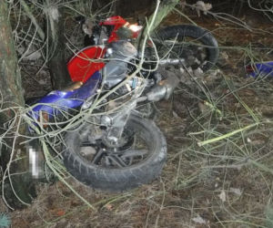 Tragiczny wypadek młodego motocyklisty. Stracił kontrolę i uderzył w drzewo
