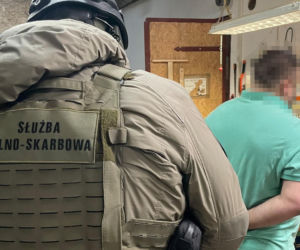 Celnicy zlikwidowali nielegalną fabrykę papierosów. Przejęli towar warty ponad 10 milionów