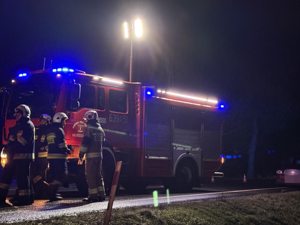Śmiertelny wypadek pod Grójcem. Samochód osobowy zderzył się z cysterną