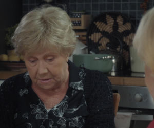 M jak miłość, odcinek 1910: Barbara (Teresa Lipowska), Kisielowa (Małgorzata Rożniatowska)