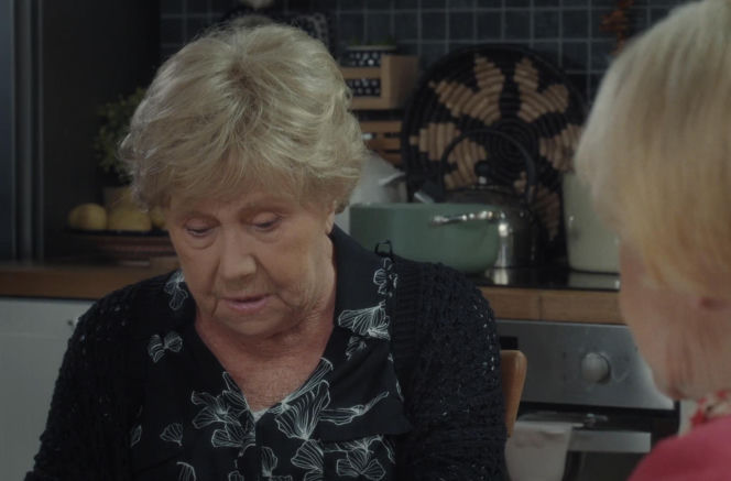 M jak miłość, odcinek 1910: Barbara (Teresa Lipowska), Kisielowa (Małgorzata Rożniatowska)