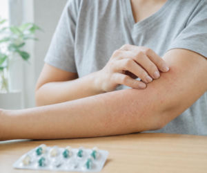Wysypka po antybiotyku to nie zawsze zwykłe działanie niepożądane. Liczy się także czas reakcji