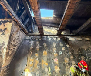 Pożar w Drezdenku. Dwoje policjantów uratowało mieszkańców z płonącej kamienicy