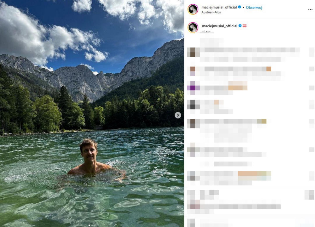 Maciej Musiał pręży klatę i rozpina spodnie