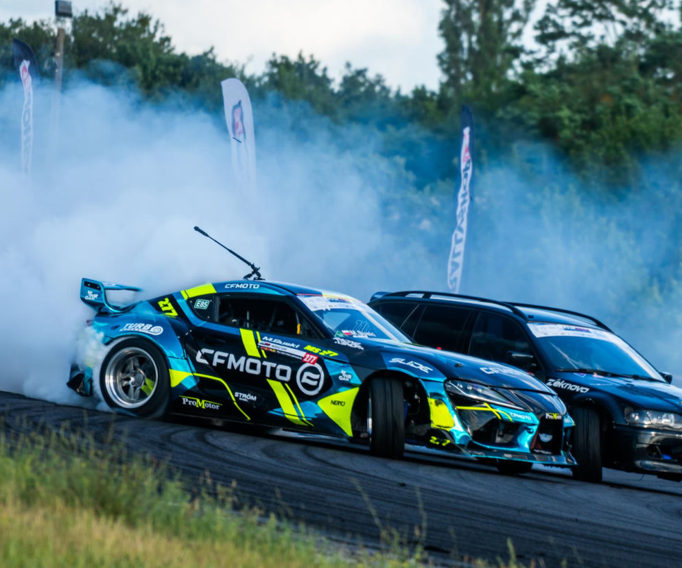 Gigantyczne emocje na torze MotoPark Toruń! Wspaniały spektakl w wykonaniu mistrzów kierownicy