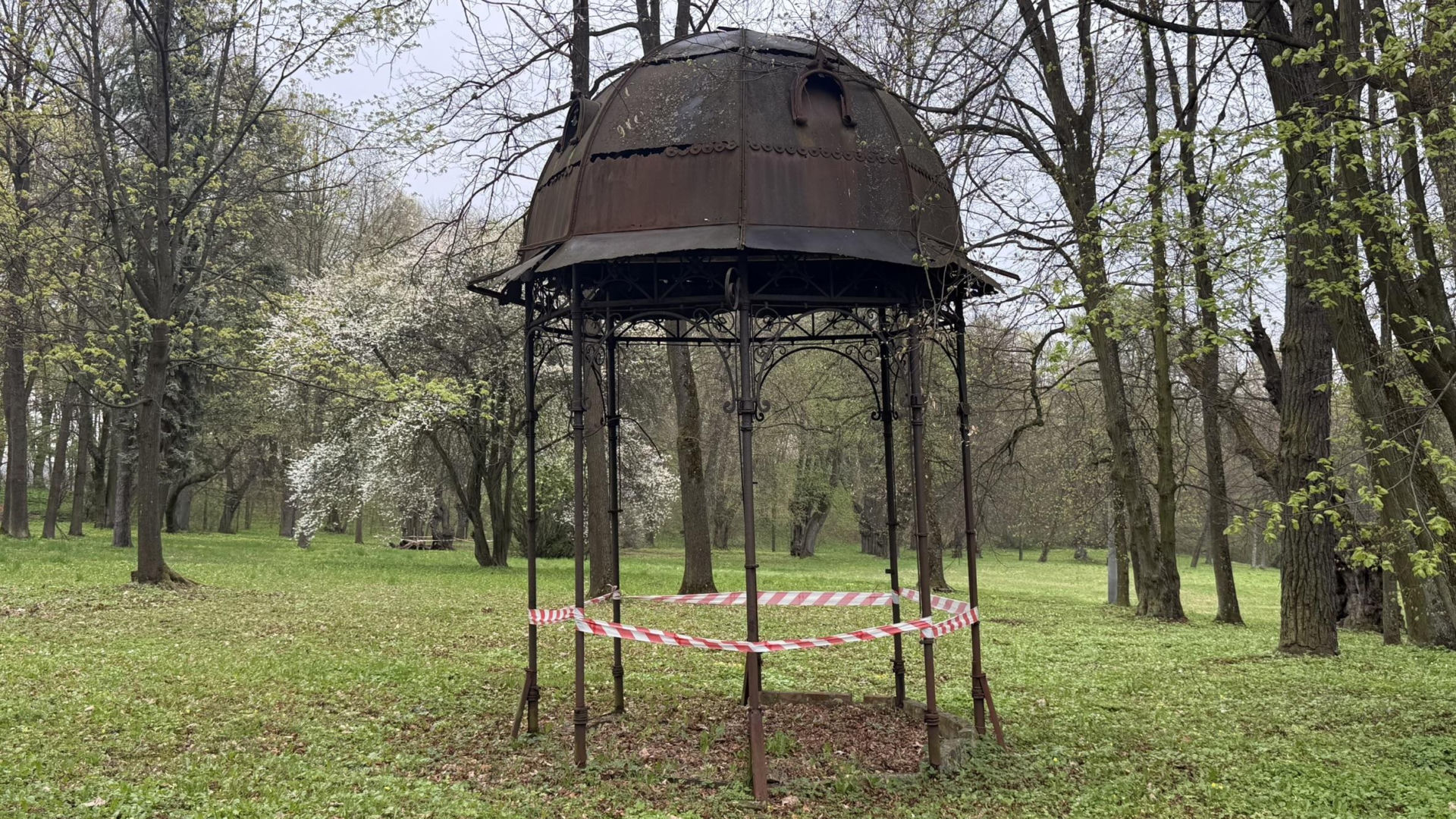 Pałac w Pilicy, wspaniała rezydencja która od dekad popada w ruinę