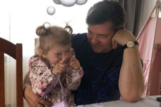 Martyniukowie znów mogą spotykać się z wnuczką. Dziewczynka jest zapatrzona w Zenka! [GALERIA]