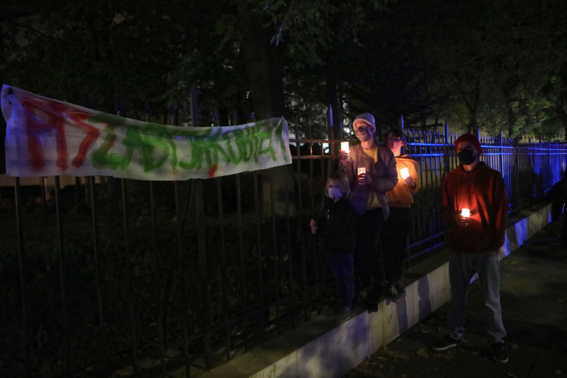 #PiekłoKobiet: Spontaniczny Stajk przed Trybunałem Konstutucyjnym w Warszawie