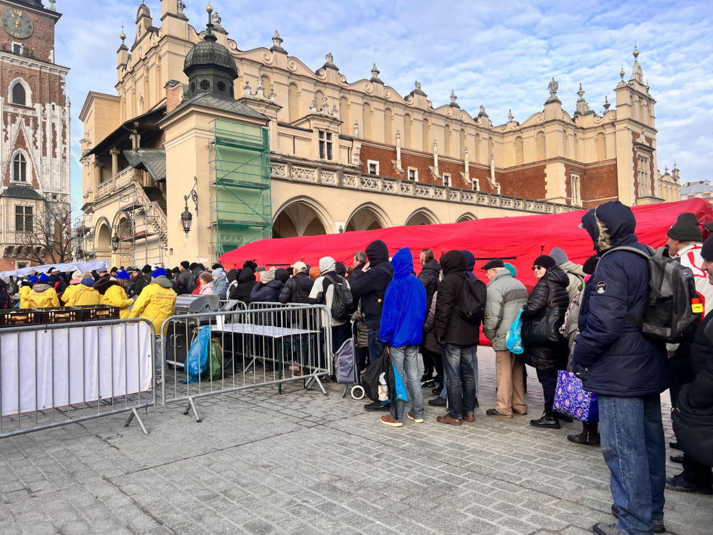 XXVII Wiglia dla Osób Bezdomnych i Potrzebujących Jana Kościuszko ponownie na Rynku Głównym w Krakowie 