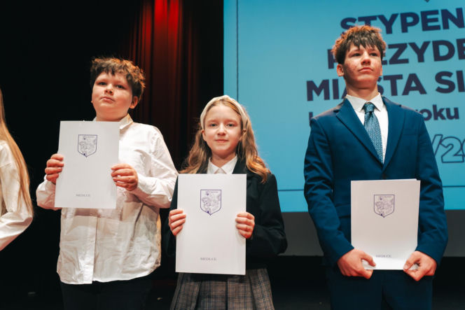Najzdolniejsi uczniowie odebrali stypendia Prezydenta Miasta Siedlce