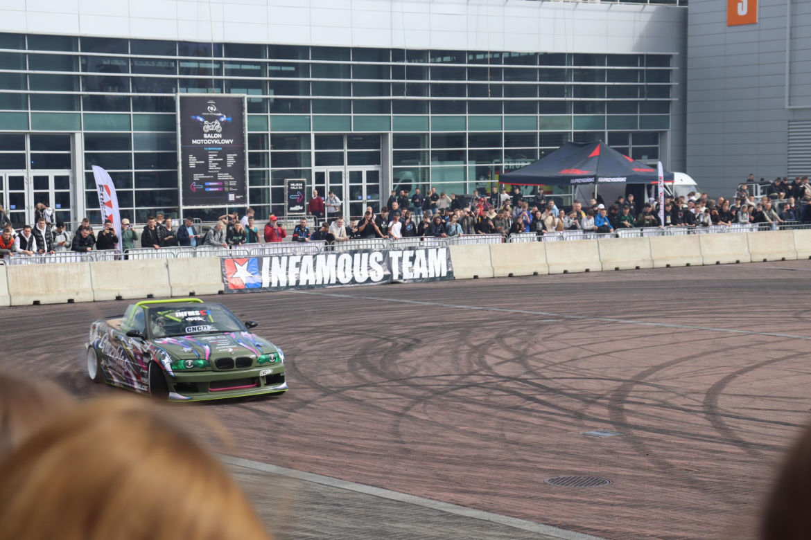 Poznań Motor Show 2024: Tak wyglądają pokazy driftu