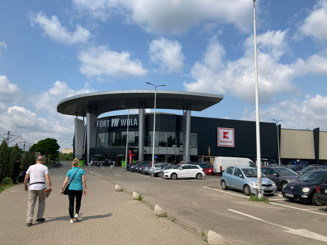 Nowy sklep Woolworth w Warszawie otwarty