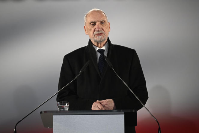 Marsz Pamięci PiS przeszedł ulicami Warszawy. To już 16 lat po katastrofie smoleńskiej