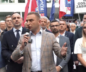 Manifestacja przed ambasadą Niemiec. Bąkiewicz domagał się reparacji