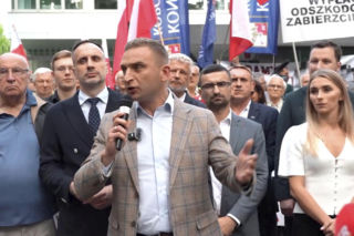 Manifestacja przed ambasadą Niemiec. Bąkiewicz domagał się reparacji